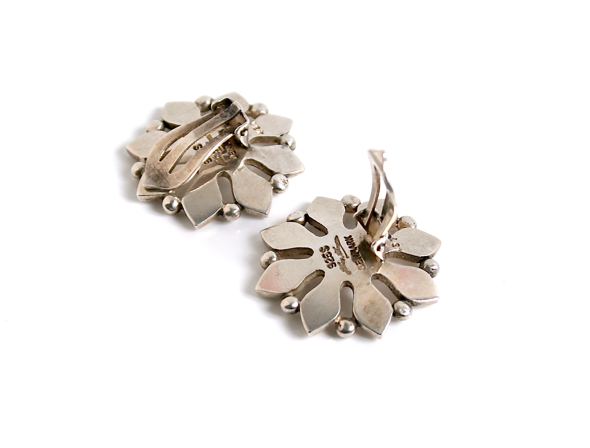 Discover the exquisite Hans Hansen Silver Flower Clip Earrings, featuring a stunning floral design that adds a touch of elegance to any outfit. Perfect for special occasions or everyday wear. Shop now and elevate your jewelry collection!
